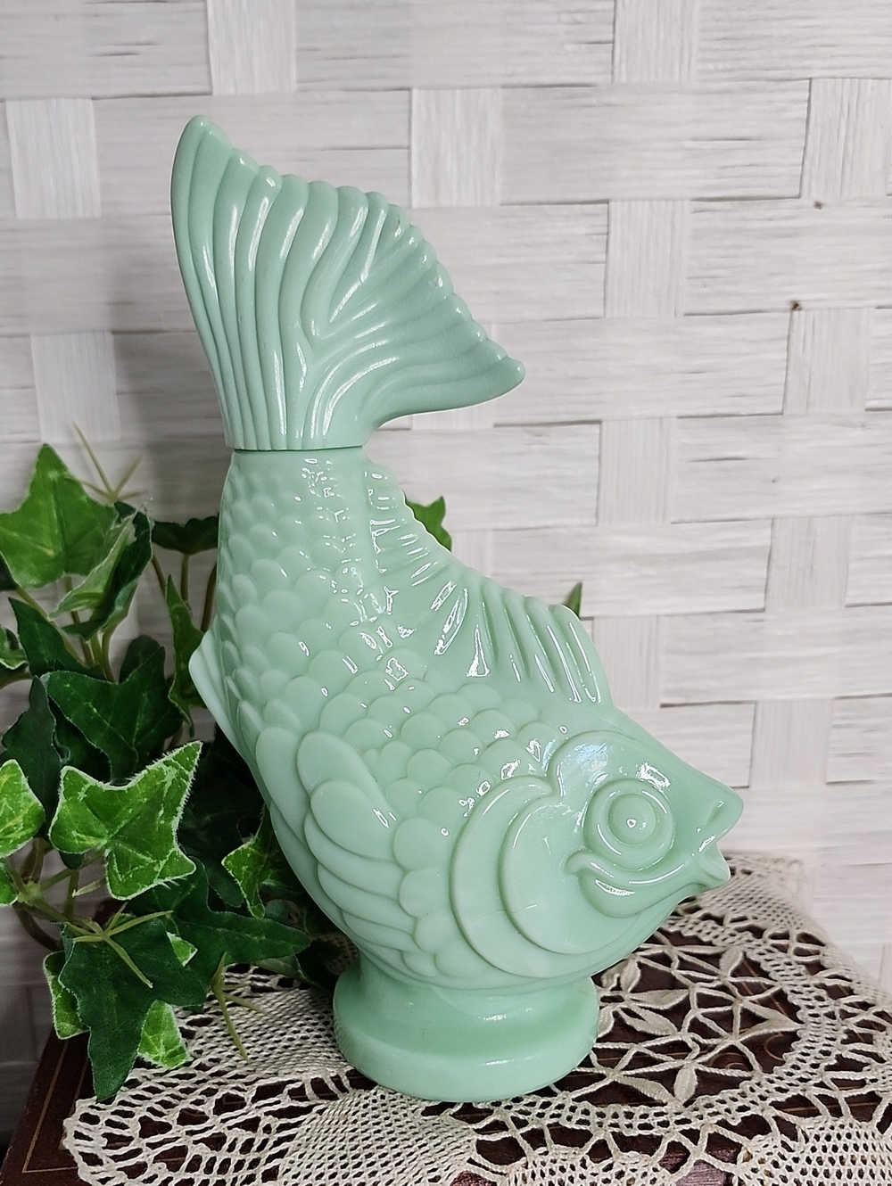 👉*VINTAGE* SEAFOAM GREEN MILK GLASS JADITE KOI FISH DECANTER ~AVON 70s